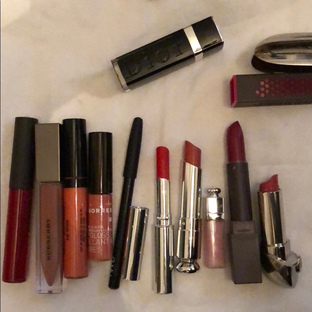 Lipsticks, liner and glosses bundle